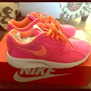 Girls Nike size 2Y